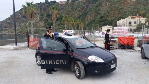 I carabinieri al Tono di Milazzo luogo dei danneggiamenti