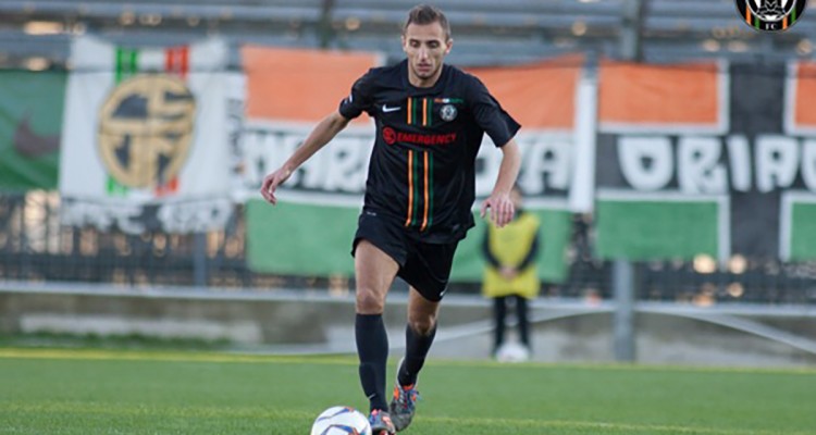Francesco Cernuto con la maglia per Emergency (Foto Venezia Calcio)